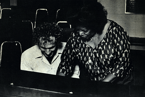 Mary Lou Williams sharing the
piano w/the ratitor